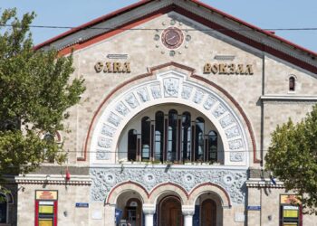 Trei tineri condamnați la ani grei de închisoare pentru o tâlhărie comisă lângă gara feroviară din Chișinău