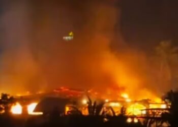 Cel puțin 25 de persoane au murit într-un incendiu izbucnit la un club de noapte din India. Printre victime sunt și turiști