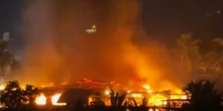 Cel puțin 25 de persoane au murit într-un incendiu izbucnit la un club de noapte din India. Printre victime sunt și turiști