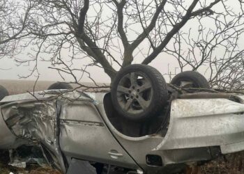 Un șofer beat a provocat un accident la Edineț. El a fugit de la fața locului, lăsând în mașină un pasager rănit