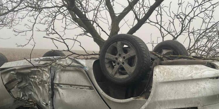 Un șofer beat a provocat un accident la Edineț. El a fugit de la fața locului, lăsând în mașină un pasager rănit