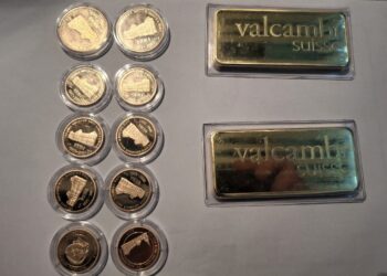 Prinsă cu lingouri și monede suspecte de aur în bagaj: o pasageră, oprită pe aeroportul din Chișinău înainte de zborul spre Londra