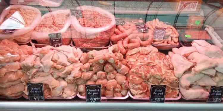 На Центральном рынке выявили нарушения: антисанитарные условия и просрочка