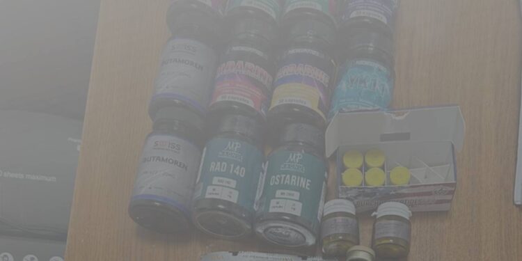 Peste 280 de pastile interzise ridicate într-un dosar de contrabandă investigat de Serviciul Vamal și PCCOCS