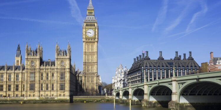 Bloomberg: выпуск авто в Британии упал до 70-летнего минимума