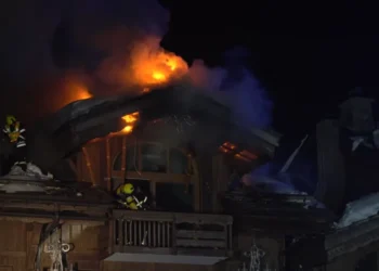 Sute de persoane au fost evacuate în urma unui incendiu într-un hotel de lux din Courchevel