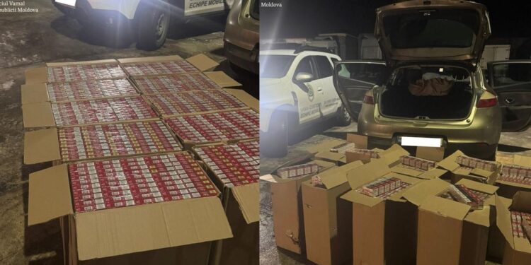 Un Renault burdușit cu țigări de contrabandă, tras pe dreapta de vameși, la Cimișlia