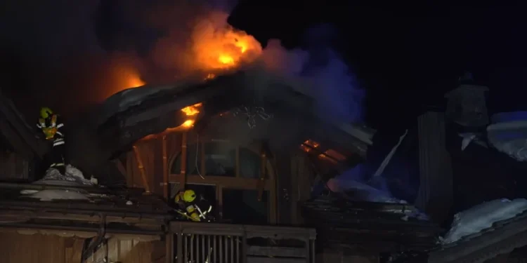 Sute de persoane au fost evacuate în urma unui incendiu într-un hotel de lux din Courchevel