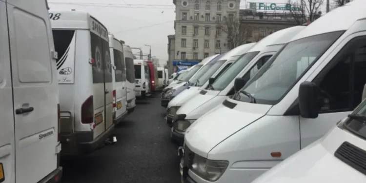 APOTA acuză ANTA că tolerează transport ilegal de pasageri și amenință cu proteste