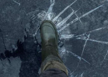 Atenție! Pericol pe lacuri și râuri: gheața devine periculoasă