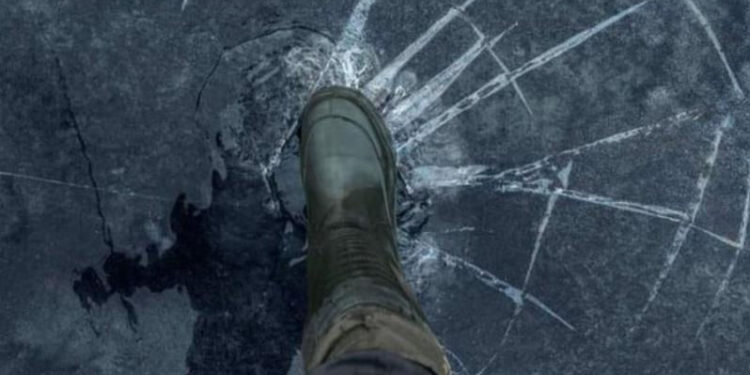 Atenție! Pericol pe lacuri și râuri: gheața devine periculoasă