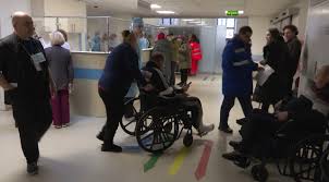 Fracturi și luxații pe gheață: Primăria Chișinău, criticată pentru lipsa de intervenție promptă