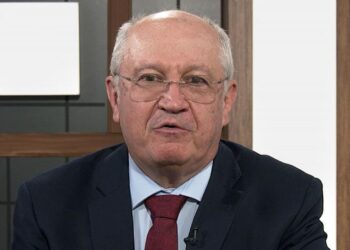 Spuneau: cartușele sunt pentru iepuri. Munteanu: producția de drone e „o idee bună”