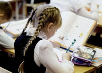 Elevii din Chișinău revin la ore cu prezență fizică începând de luni