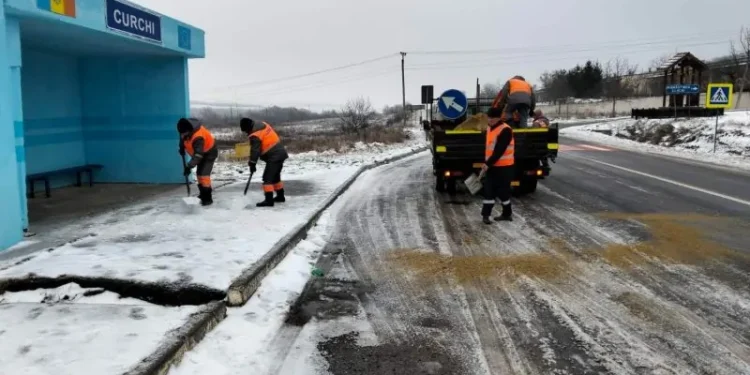 Traseul G40 – Sănătăuca a fost deblocat, dar circulația rămâne dificilă pe drumurile naționale