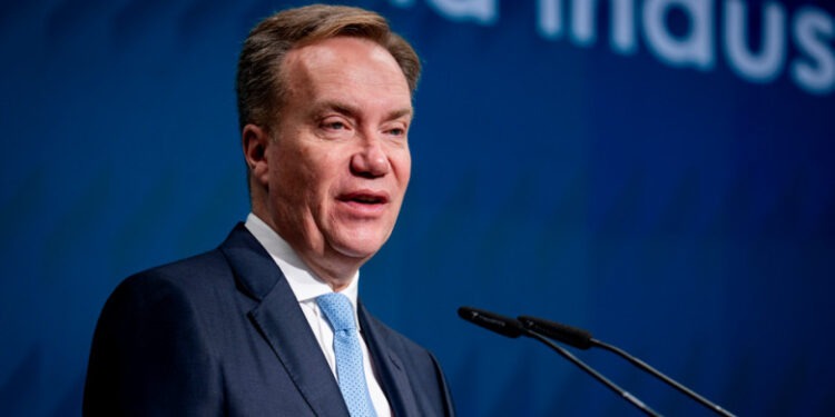 Глава Давосского форума подал в отставку после сообщений о связях с Джеффри Эпштейном