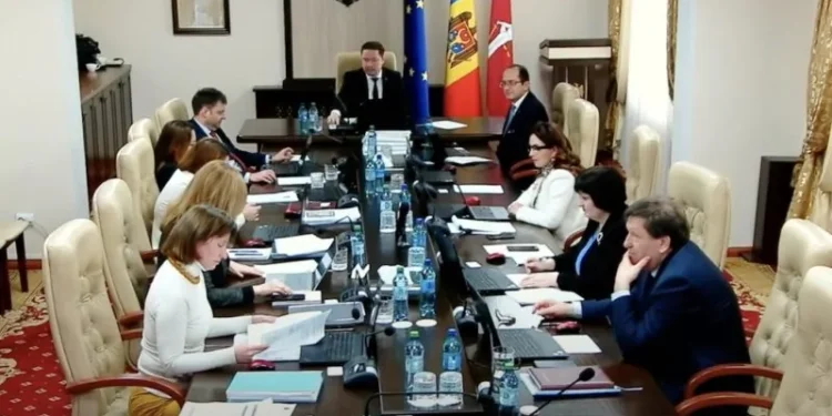 Corupția 57%, cumătrismul și neprofesionalismul, câte 15%, rămân principalele probleme ale justiției, în creștere față de 2023