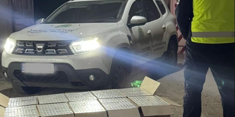 100 000 de țigarete fără acte, depistate de echipele mobile ale Serviciului Vamal la Cahul