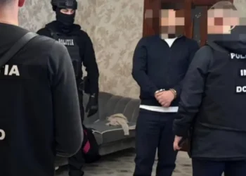 Карточный долг и угрозы смертью: братья-близнецы требовали 9 000 евро у молодого человека после игры в покер