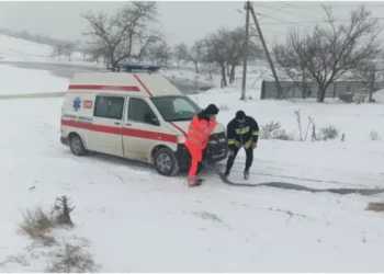 Сутки в режиме ЧП: спасатели Молдовы провели более 80 операций из-за снега и гололеда