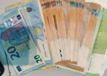 Два пассажира задержаны с недекларированной валютой в аэропорту Кишинёва