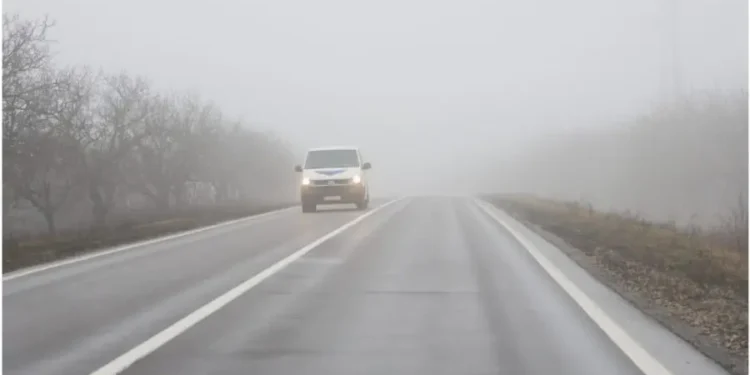 Atenție la drum: carosabil umed și pe alocuri înghețat. Intervenții pe mai multe trasee naționale