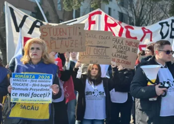 Протесты в Румынии: учителя и студенты пикетируют дворец Котрочень против мер жесткой экономии