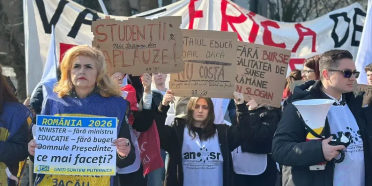 Протесты в Румынии: учителя и студенты пикетируют дворец Котрочень против мер жесткой экономии