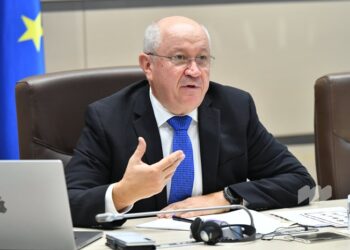 Премьер впервые высказался о церковном конфликте в Деренеу