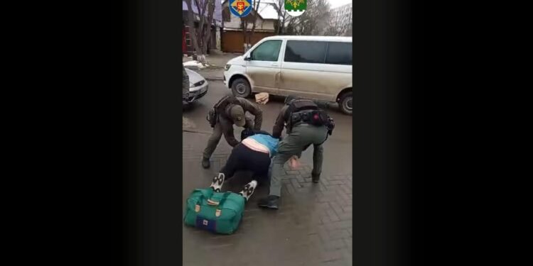 Membru al unui grup infracțional specializat în migrație ilegală, reținut de polițiștii de frontieră