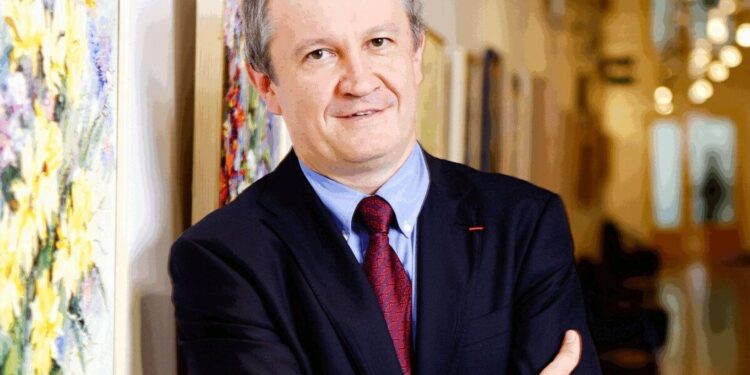 „Priorități mai prioritare ca prioritățile”. Perle și scăpări ale premierului în 100 de zile