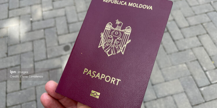 Mii de moldoveni nu pot obține cetățenia. Guvernarea abia acum se gândește la soluții