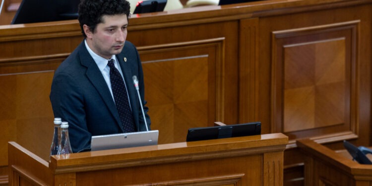 Radu Marian și-a luat un apartament de 1,3 milioane de lei și plătește 310 euro pe lună