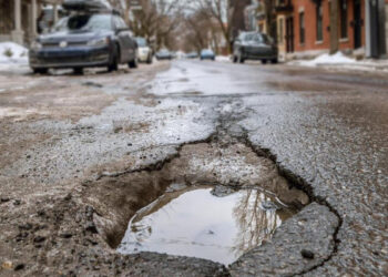 Indignarea șoferilor nu are limită: peste tot sunt gropi și cheltuieli uriașe pentru reparații