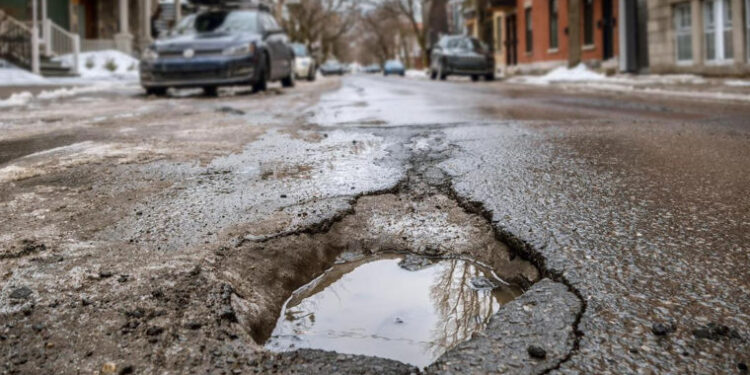 Indignarea șoferilor nu are limită: peste tot sunt gropi și cheltuieli uriașe pentru reparații