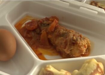 Uitați de stat, hrăniți de o voluntară: drama unor bătrâni din Orhei