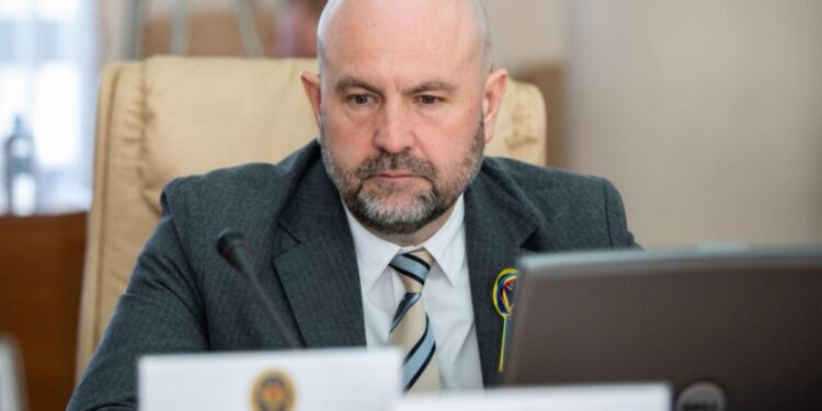 Bolea vine cu justificări: de ce „curțile europene” stau în tranșee și noroi?