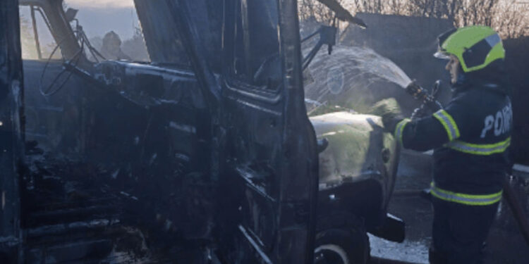 Autocisternă cu lapte, cuprinsă de flăcări la o stație GPL din Bălți