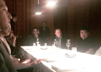 Cina „sălbatică” a lui Epstein cu miliardarii lumii: Elon Musk, Mark Zuckerberg și Peter Thiel, surprinși la aceeași masă, în 2015