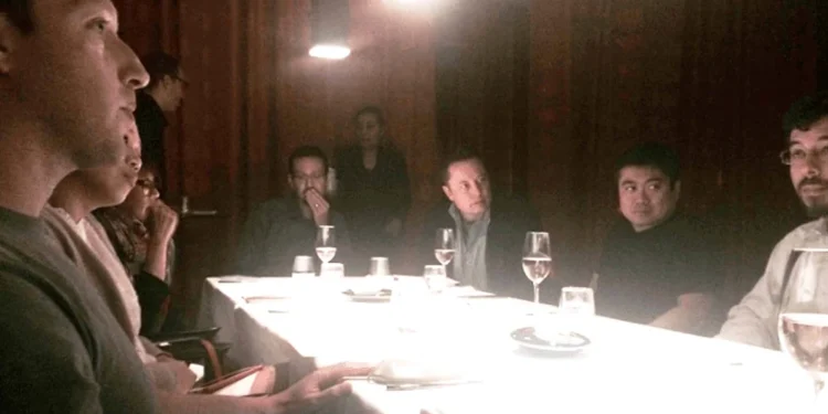 Cina „sălbatică” a lui Epstein cu miliardarii lumii: Elon Musk, Mark Zuckerberg și Peter Thiel, surprinși la aceeași masă, în 2015