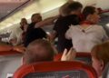 Массовая драка на борту самолета, летевшего из Турции в Британию