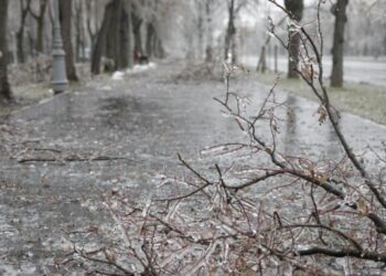 Жёлтый уровень опасности из-за ухудшения погоды: рекомендации спасателей