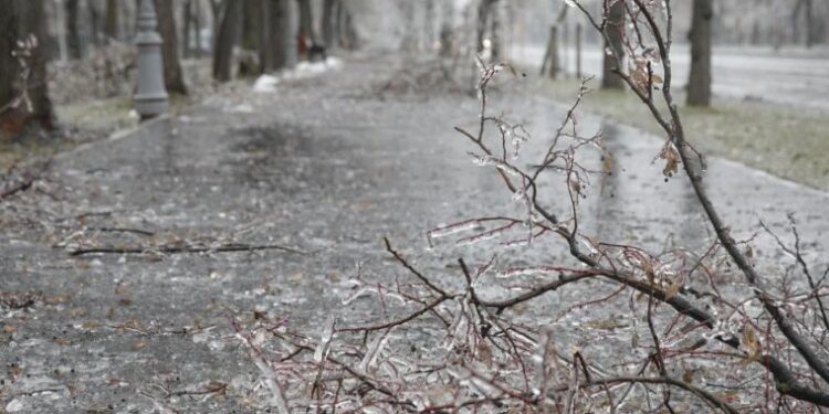 Жёлтый уровень опасности из-за ухудшения погоды: рекомендации спасателей