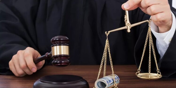 Sondaj: corupția și cumetrismul – principalele probleme ale justiției din Moldova