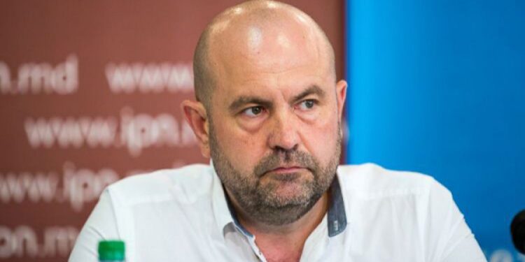 Contracte cu o firmă, vizată în delapidarea fondurilor — semnate în prezența ministrului Bolea