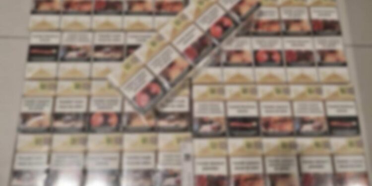 В аэропорту Кишинева пресечена попытка контрабанды более 3300 сигарет, спрятанных в багаже