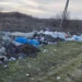 Saci cu gunoi aruncați pe câmpurile din Costești. Primăria: Vom face public numele persoanei vinovate