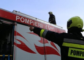 Moment tensionat în Chișinău: Un tânăr a fost salvat de pe acoperișul unui bloc cu 9 etaje