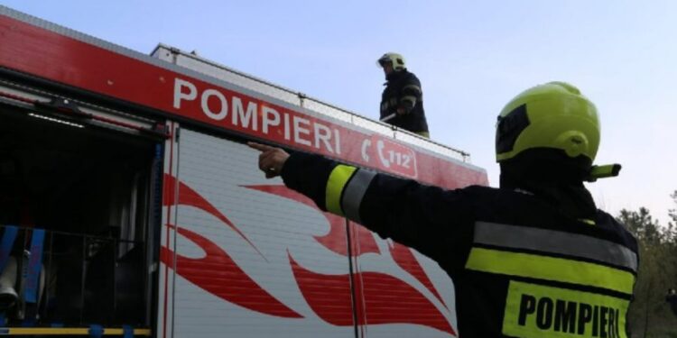 Moment tensionat în Chișinău: Un tânăr a fost salvat de pe acoperișul unui bloc cu 9 etaje