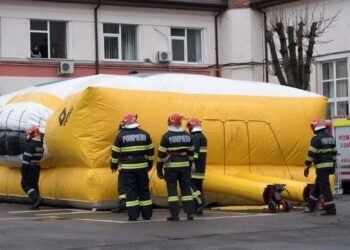 В Дурлештах спасатели ГИЧС спасли 18-летнего юношу, прыгнувшего с 8-го этажа